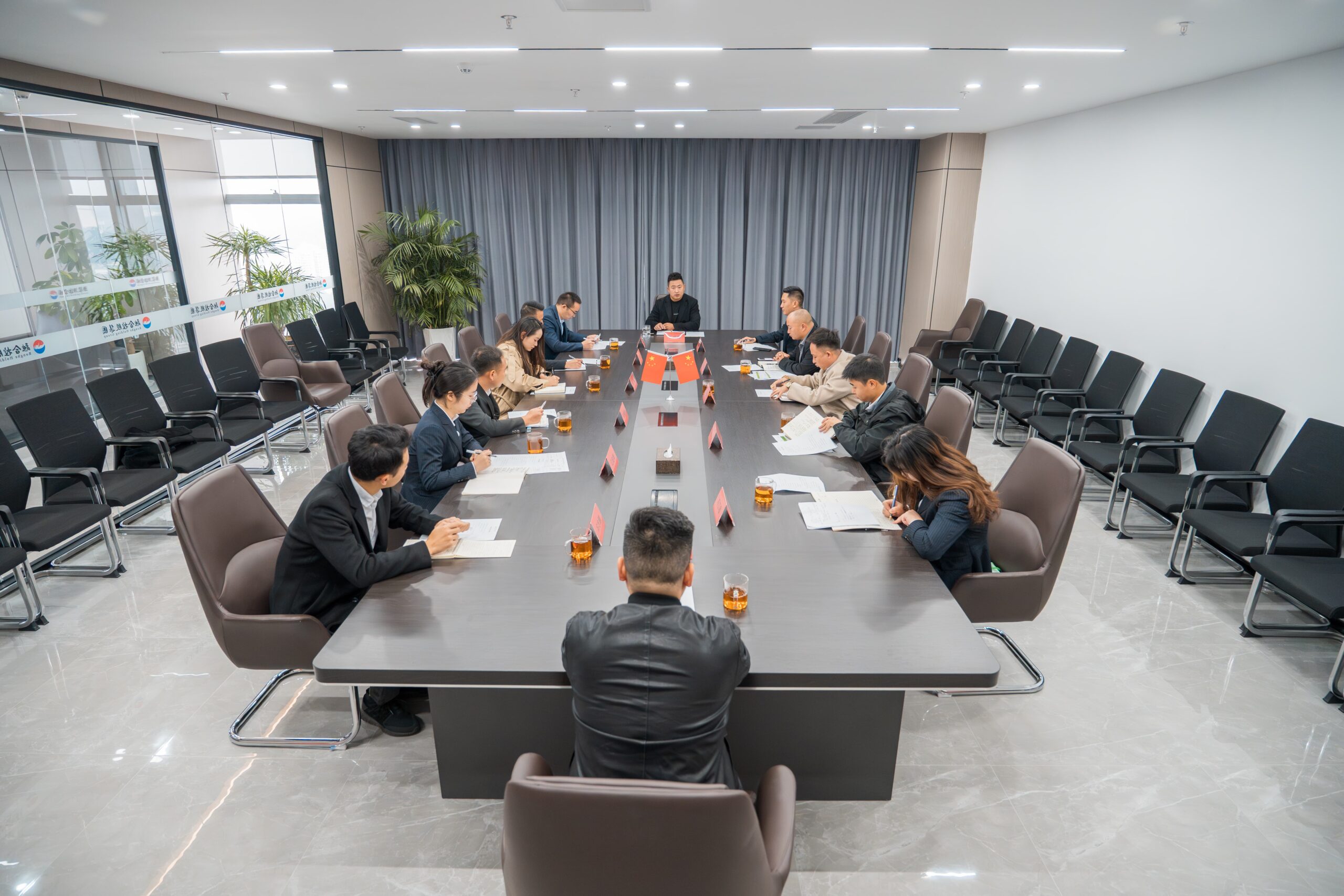 贵州融合控股集团召开2024年10月月度工作总结与规划会议-融合控股