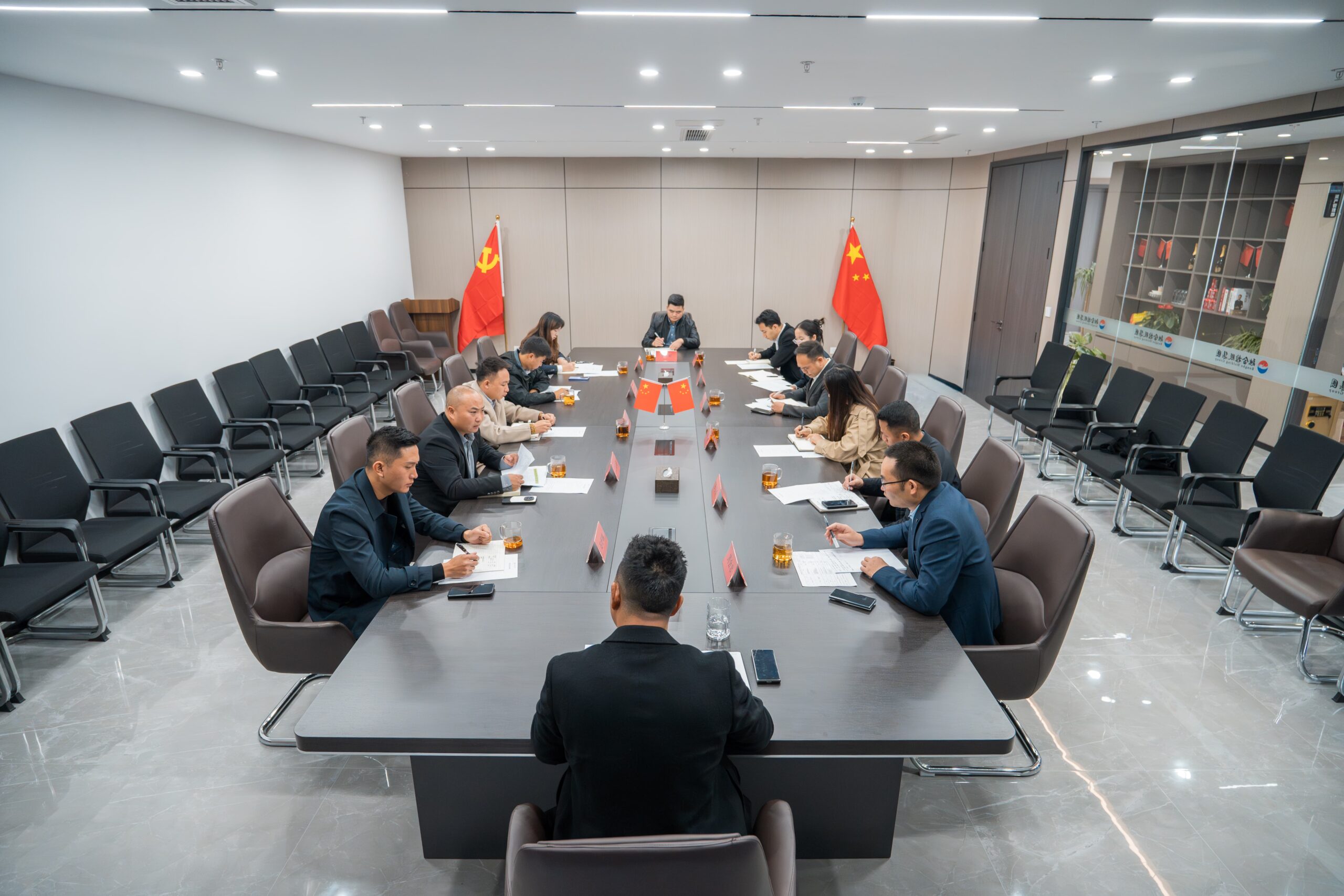 贵州融合控股集团召开2024年10月月度工作总结与规划会议-融合控股